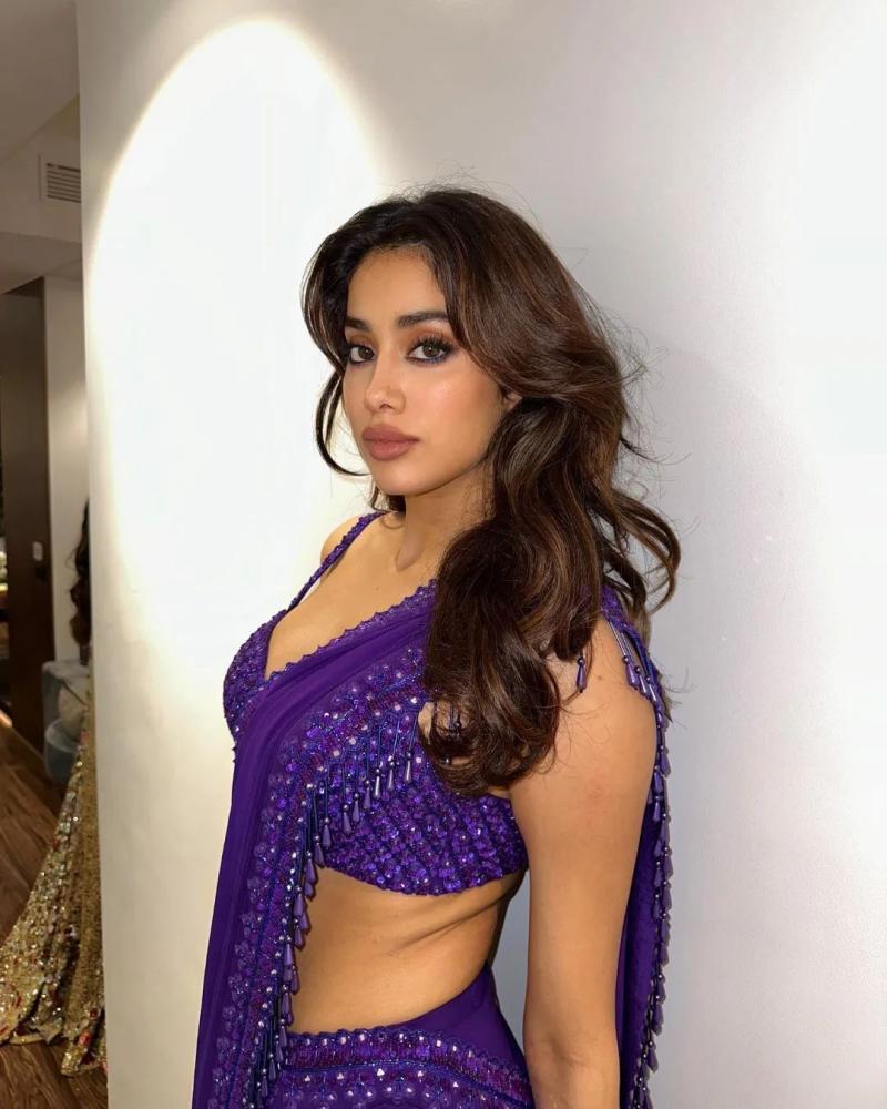 janhvi-kapoor-hot-photos